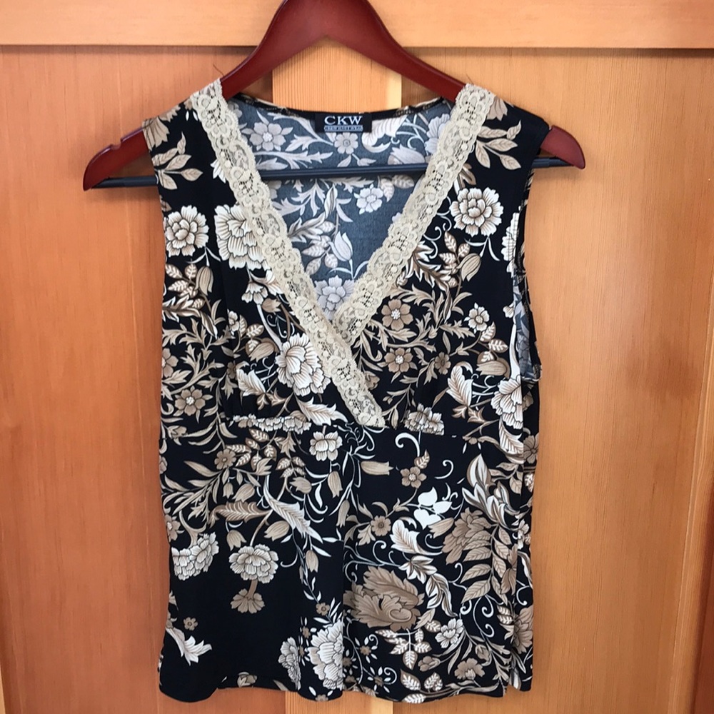 Sleeveless v-neck top